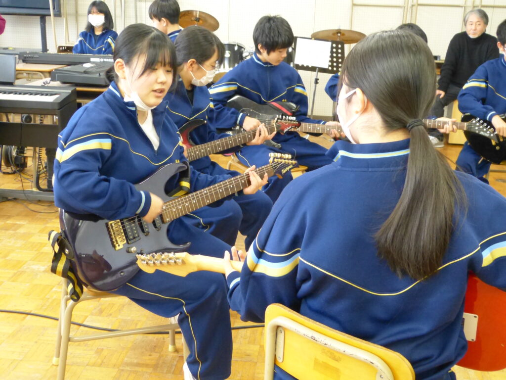 新 和 中学校